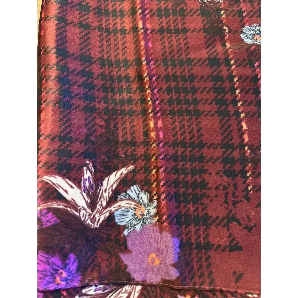 NWT Vince Camuto Oblong Scarf Red‎ Floral Plaid Pattern Satin Fabric 36x72”